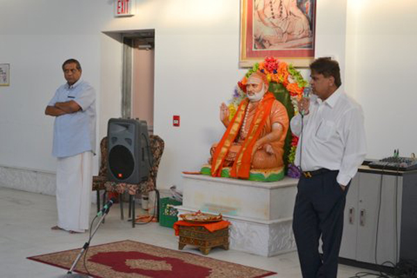 Ravi Subramanian introducing Dr. V R Gowrishankar