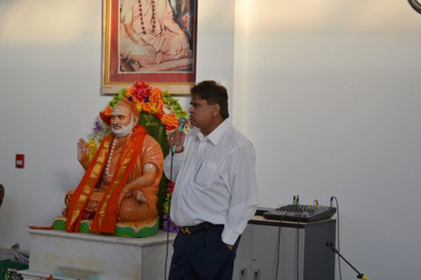 Ravi Subramanian introducing Dr. V R Gowrishankar